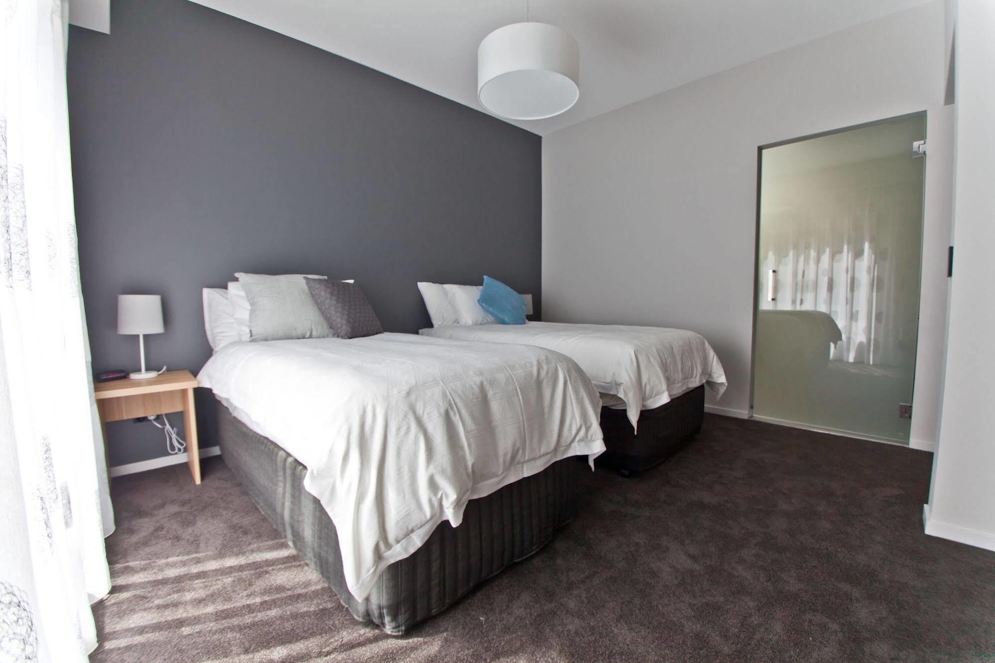 Waterfront Apartments 데번포트 외부 사진