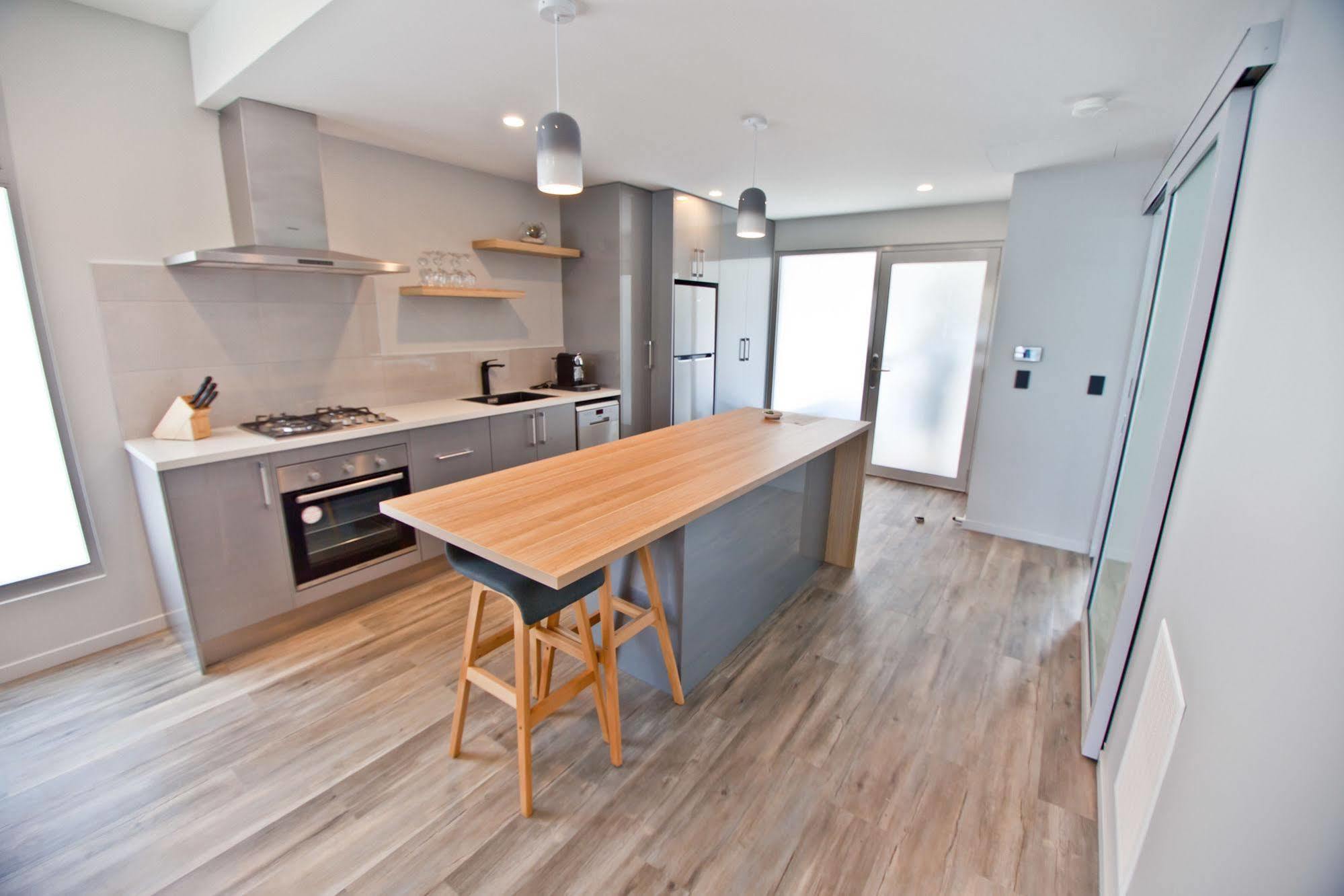 Waterfront Apartments 데번포트 외부 사진